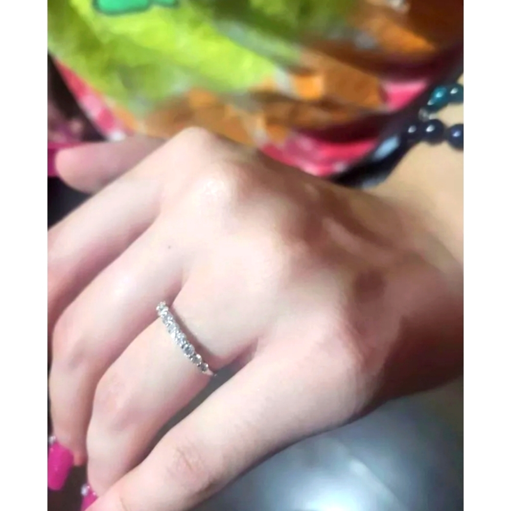 14kt solid white GOLD band SIZE 6 with NINE REAL diamonds 💎